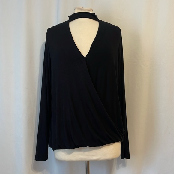 5 for $25 Ella Moss Surplice Blouse with Collar Black size Large - Picture 1 of 7